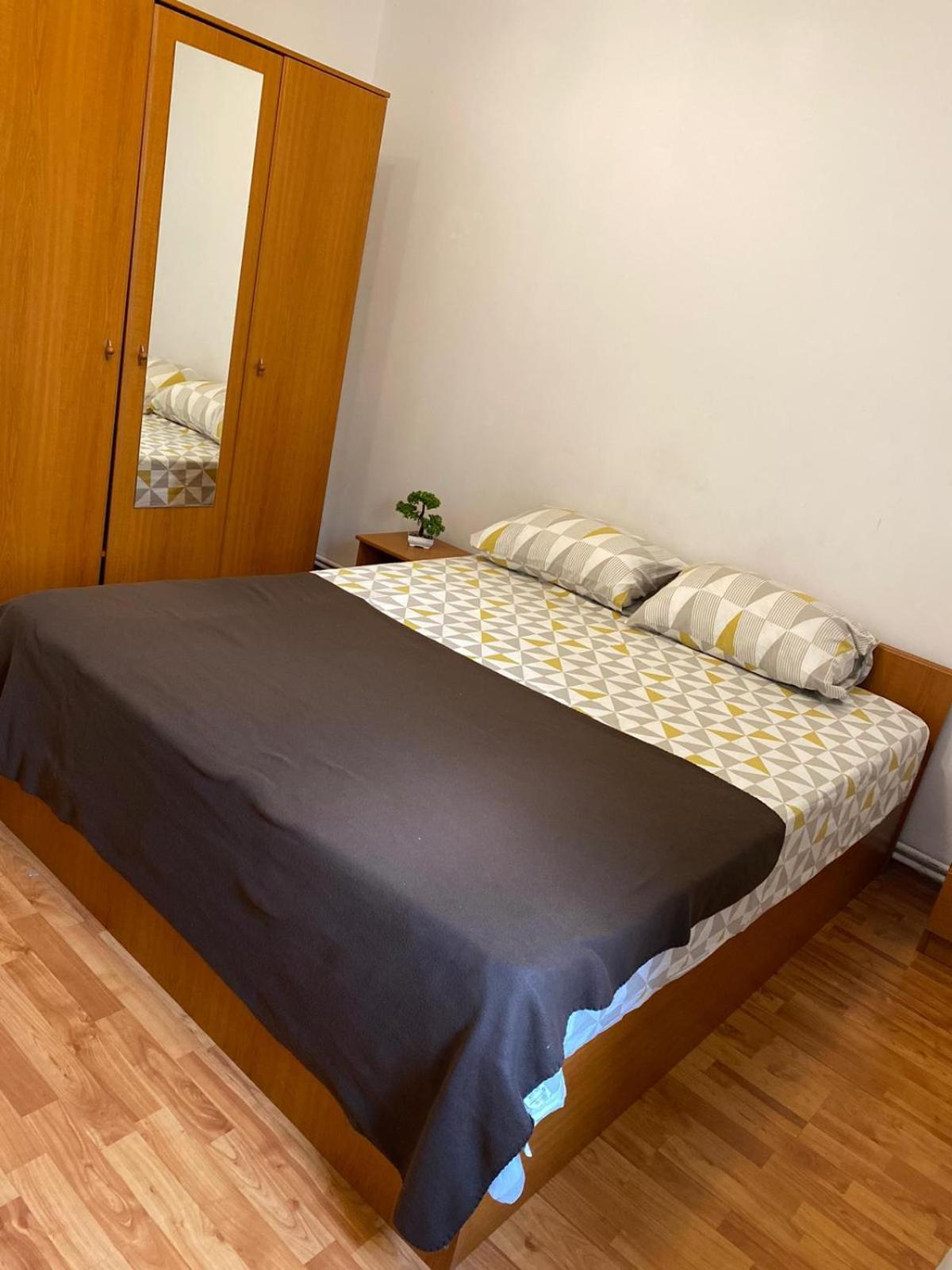 Eva Apartments Mall 90Mp Bacau Luaran gambar